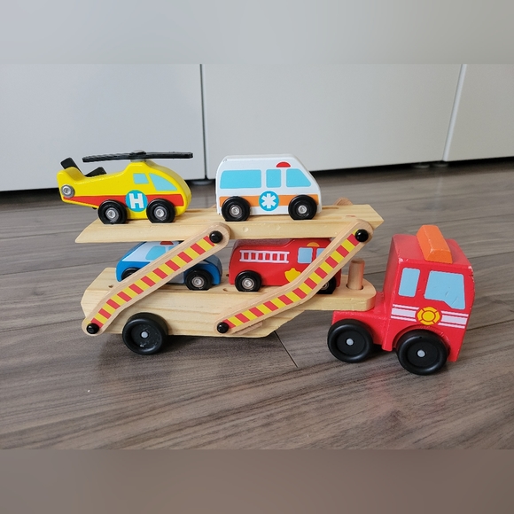 Wooden transport truck with rescue vehicles - Picture 2 of 5